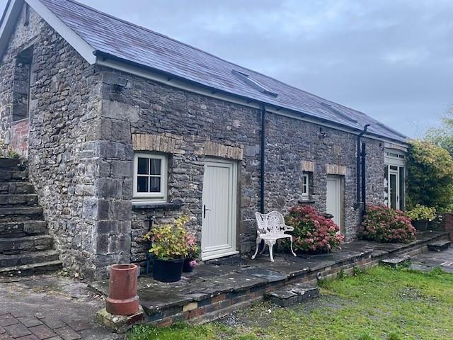 Y Wern, Llansadwrn, Llanwrda, SA19 8HY